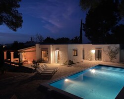 Casa Tara by night